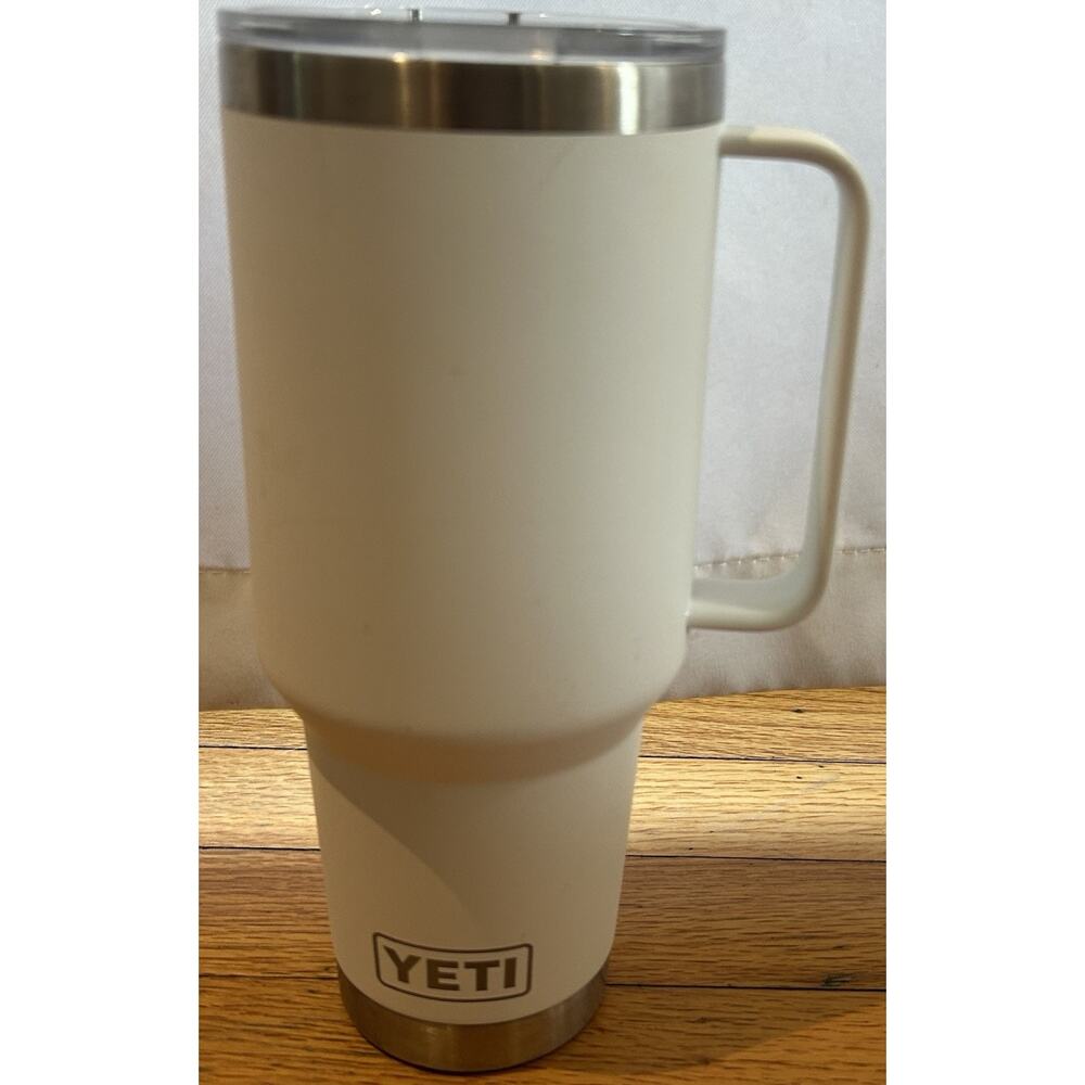 Yeti 40 oz Traveler Rambler Mug in White